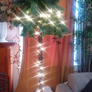 Pre-lit Green Holiday Tree